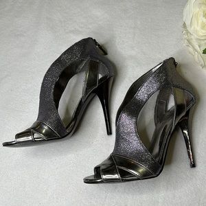 SPARKLY SILVER GUESS SIZE 6 HEELS